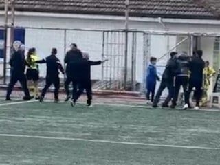 Kocaeli'de oynanan U11 maçında kadın hakeme saldırı girişimi
