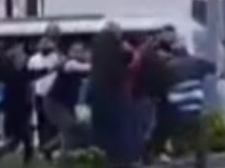 Bursa’da park meselesi yüzünden çıkan kavgada iki grup birbirine girdi