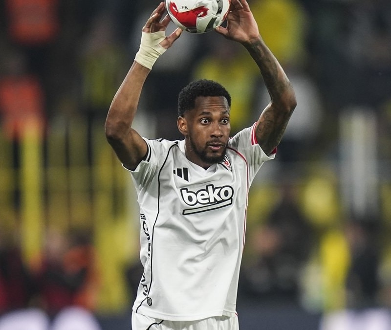 Beşiktaş'a Amir Murillo'dan kötü haber! Derbide ikinci yarıya çıkamadı