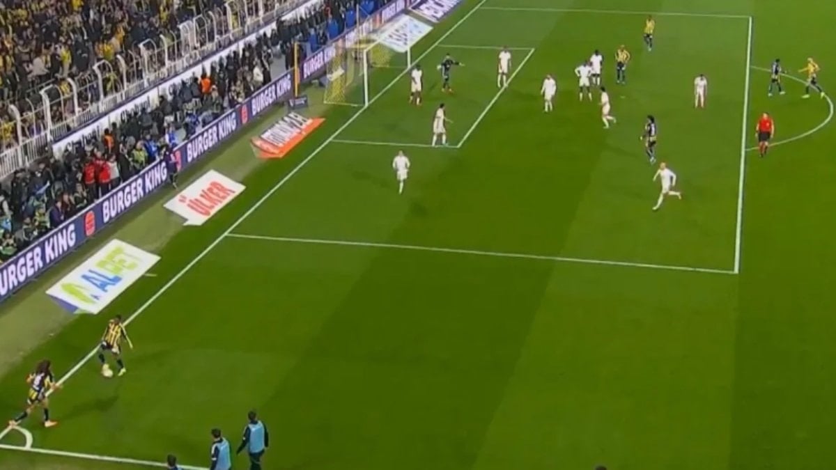 Fenerbahçe'nin Beşiktaş derbisinde golü VAR'dan döndü!