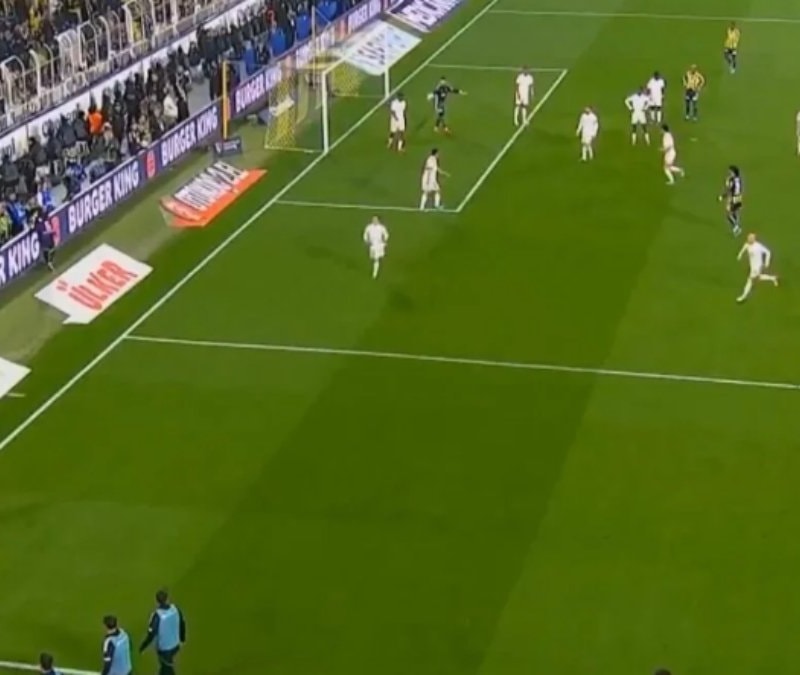 Fenerbahçe'nin Beşiktaş derbisinde golü VAR'dan döndü!