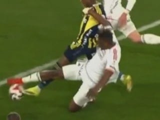 Fenerbahçe - Beşiktaş maçında son dakikada penaltı kararı çıktı!
