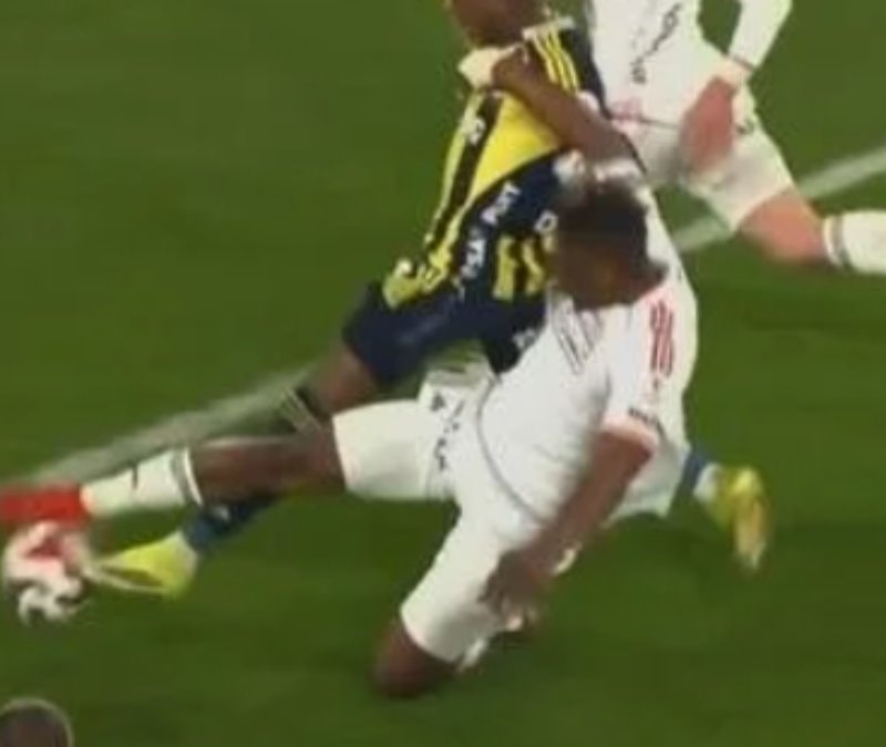 Fenerbahçe - Beşiktaş maçında son dakikada penaltı kararı çıktı!