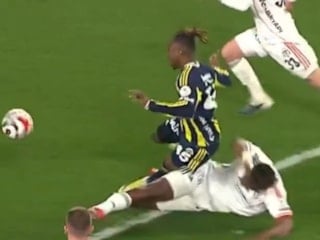 Hakem yorumcuları neler dedi? Kadıköy'de son dakikada penaltı kararı!