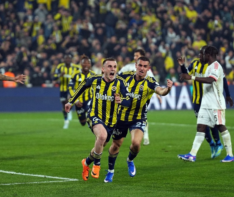 Fenerbahçe, lider Galatasaray ile puan farkını 1’e indirdi