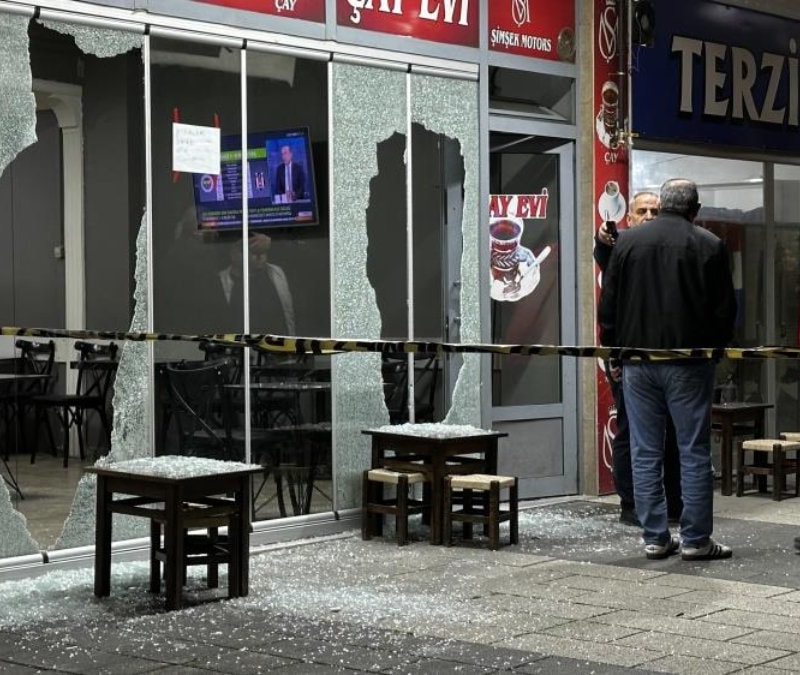 Sakarya'da çay ocağına kurşun yağmuru: 1 yaralı