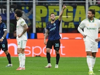 Hakan Çalhanoğlu'ndan muhteşem gol: Inter, Roma'yı 5 golle geçti