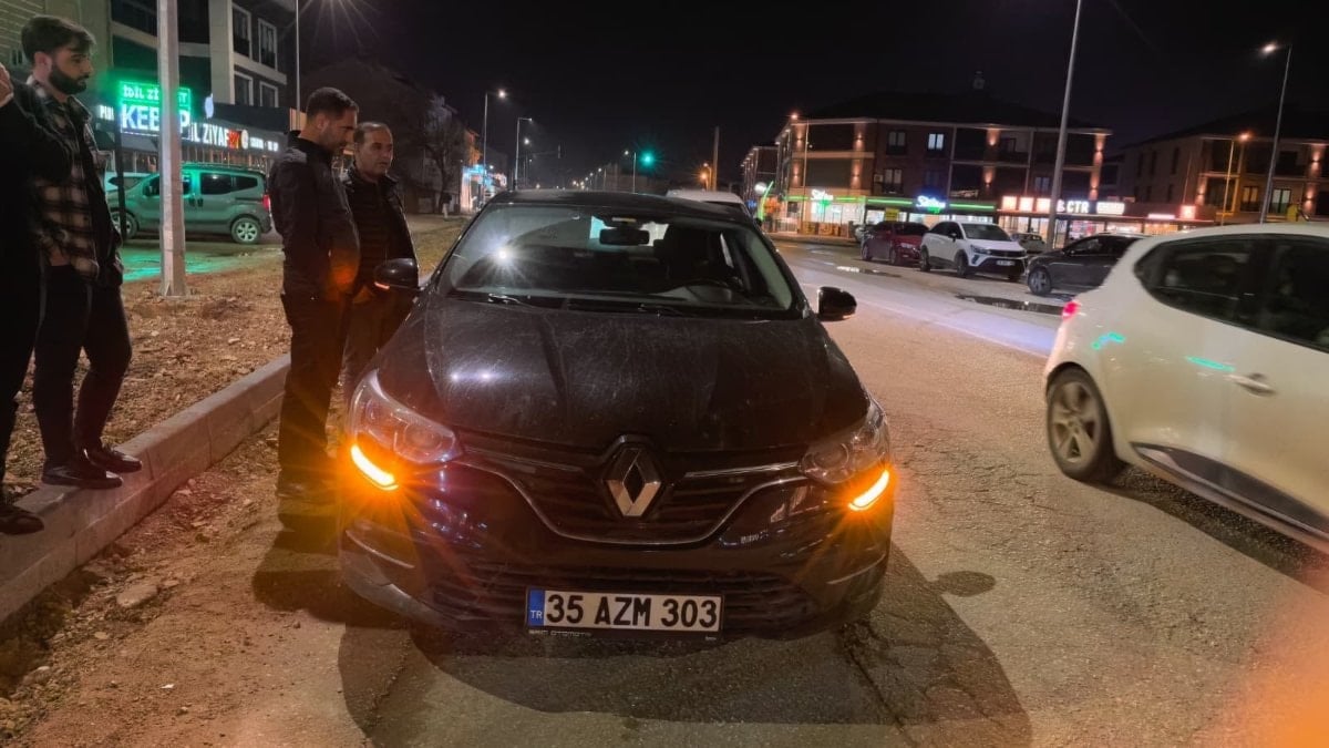 Bursa'da seyir halindeki otomobile mermi isabet etti