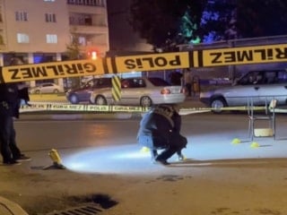 Çorum'da cami önünde silahlı saldırıya uğrayan kişi yaralandı