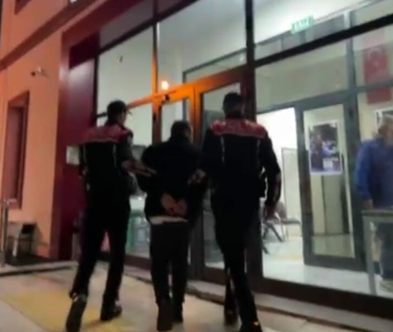 İzmir'de 10 yıl hapis cezası ile aranan firari hükümlü yakalandı