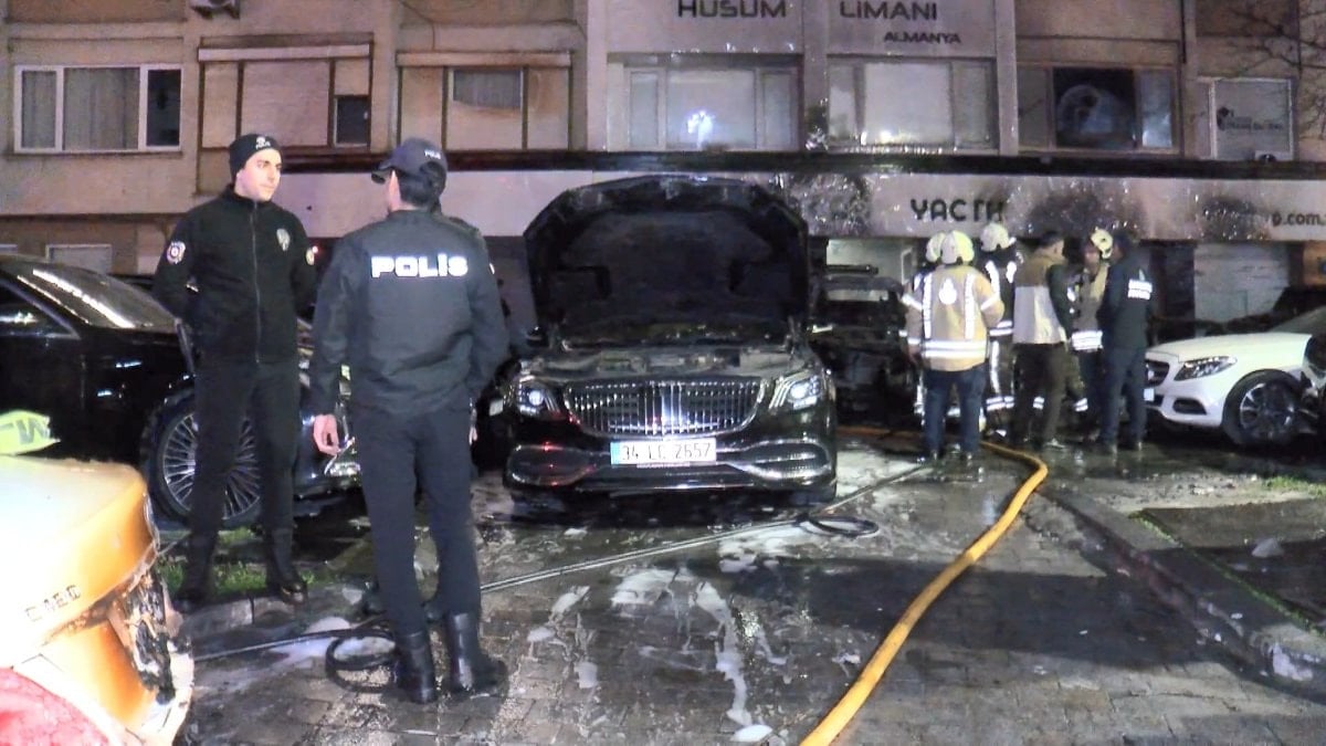 İstanbul'da araç kiralama şirketinde yangın: 15 lüks araç yandı