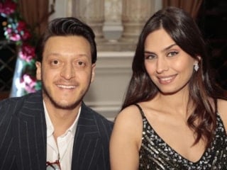 Mesut Özil üçüncü kez baba oldu! Aile fotoğrafı geldi