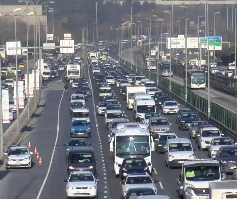 İstanbul'da haftanın ilk iş gününde trafik yoğunluğu