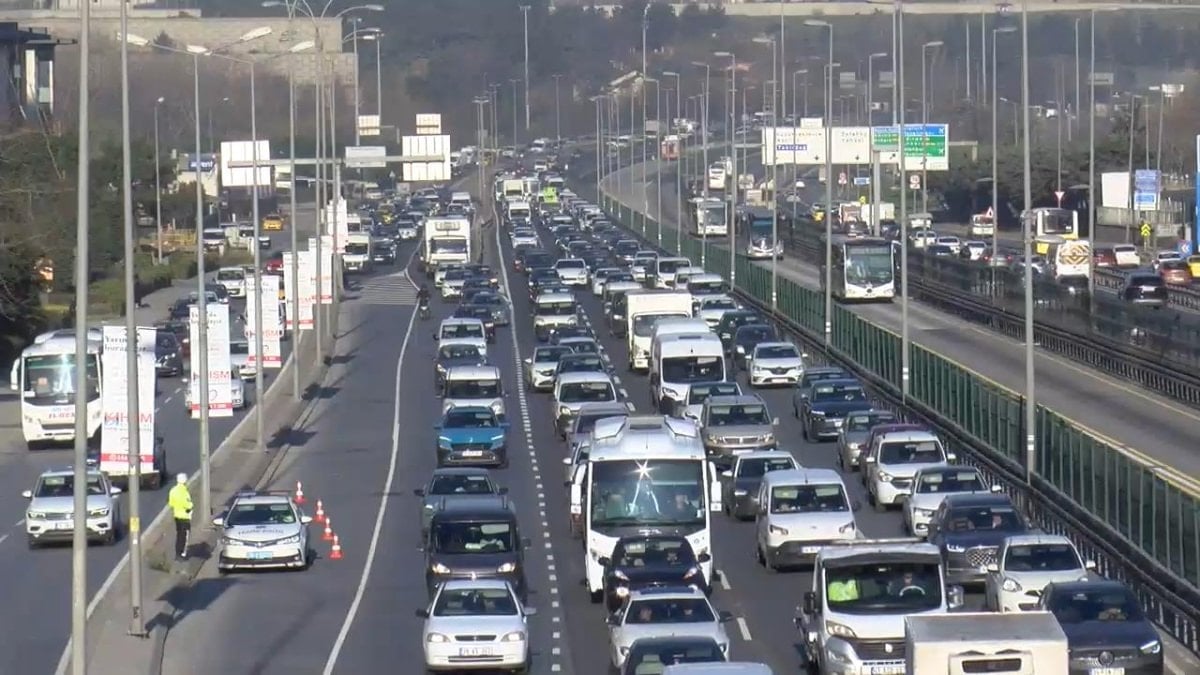İstanbul'da haftanın ilk iş gününde trafik yoğunluğu