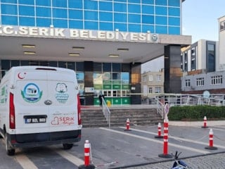 Antalya Serik Belediye binasına av tüfeğiyle ateş açıldı