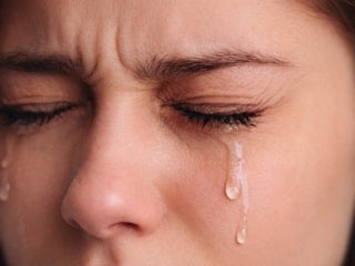 Ağlama isteğini bastıran 6 yöntem