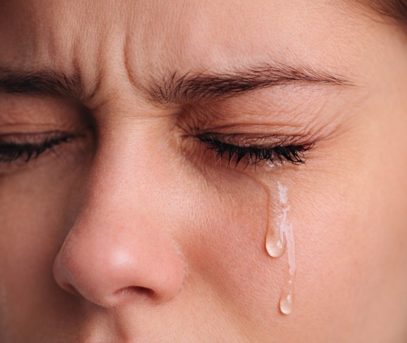 Ağlama isteğini bastıran 6 yöntem