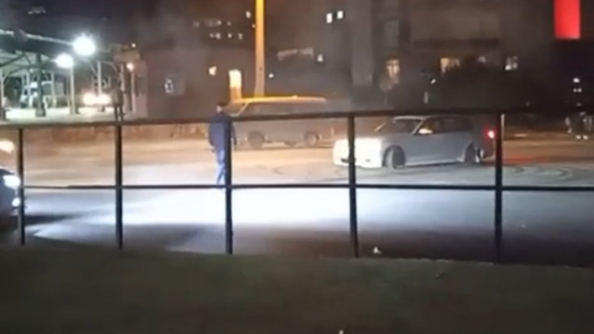 Mersin'de düğün konvoyunda drift attı