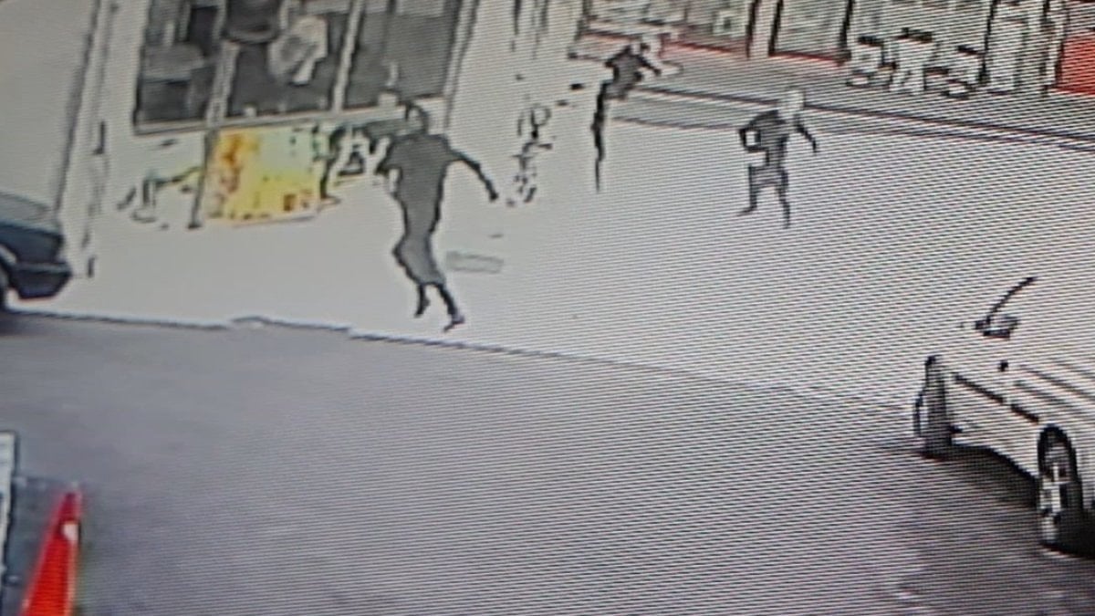 Nevşehir'de silahlı saldırıya çakmakla karşılık verdi: Saldırı anları kamerada