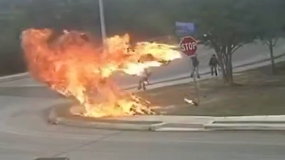 ABD'de motosiklet faciası: Patlayan araç alev aldı, sürücü alevler içinde kaçtı