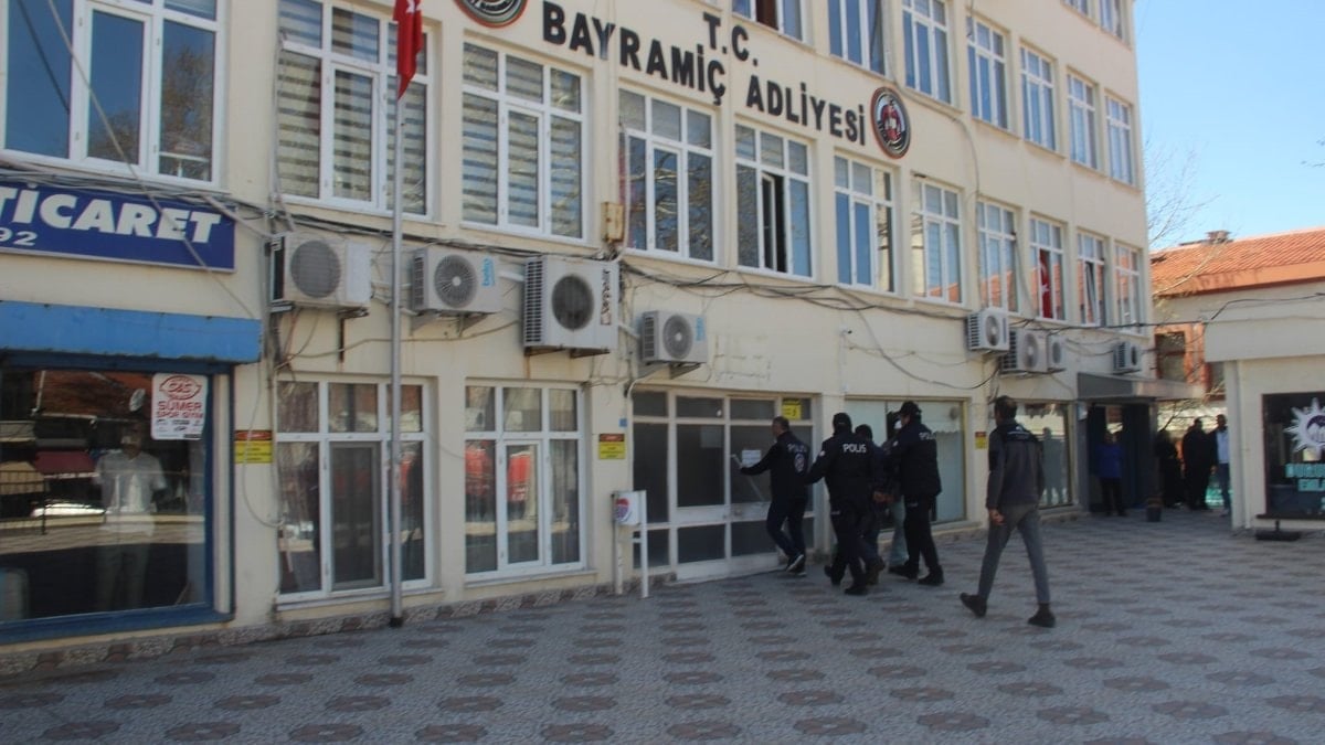 Çanakkale'de eşini av tüfeğiyle öldüren şüpheliye tutuklama