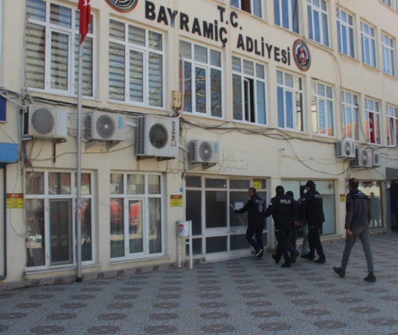 Çanakkale'de eşini av tüfeğiyle öldüren şüpheliye tutuklama