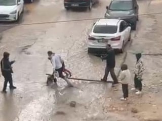 Mardin’de sağanak yağış: Cadde ve sokaklar göle döndü