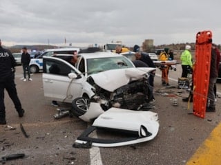 Nevşehir'deki kazada eşi ve 2 çocuğunu kaybeden anne 19 günlük yaşam savaşını kaybetti