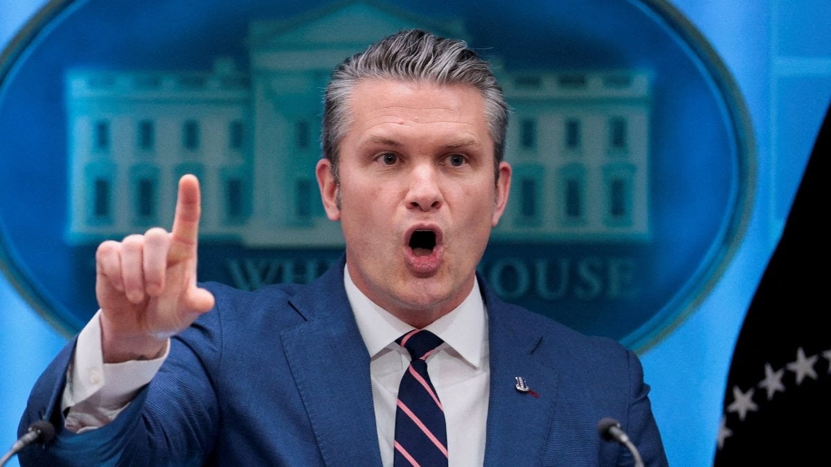 ABD Savaş Bakanı: Bugün İran'a en yoğun hava saldırılarının yapılacağı gün olacak