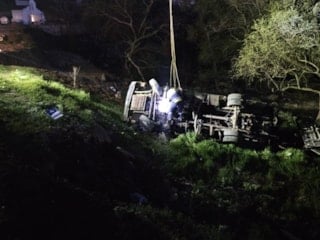 Balıkesir'de şarampole devrilen kamyonetteki 1 kişi öldü