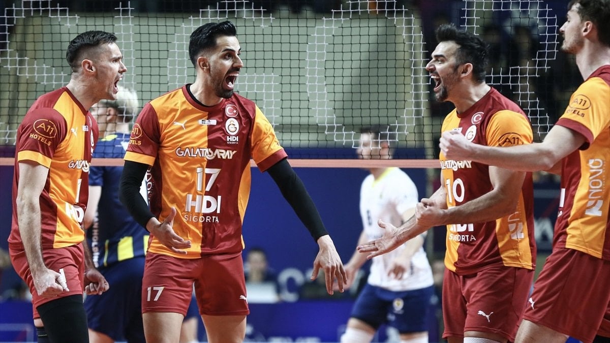 Galatasaray, file derbisinde Fenerbahçe'yi devirdi