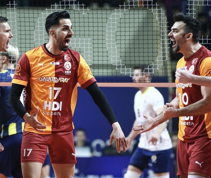 Galatasaray, file derbisinde Fenerbahçe'yi devirdi