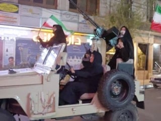 İranlı kadınlardan İsrail ve ABD'ye karşı gövde gösterisi