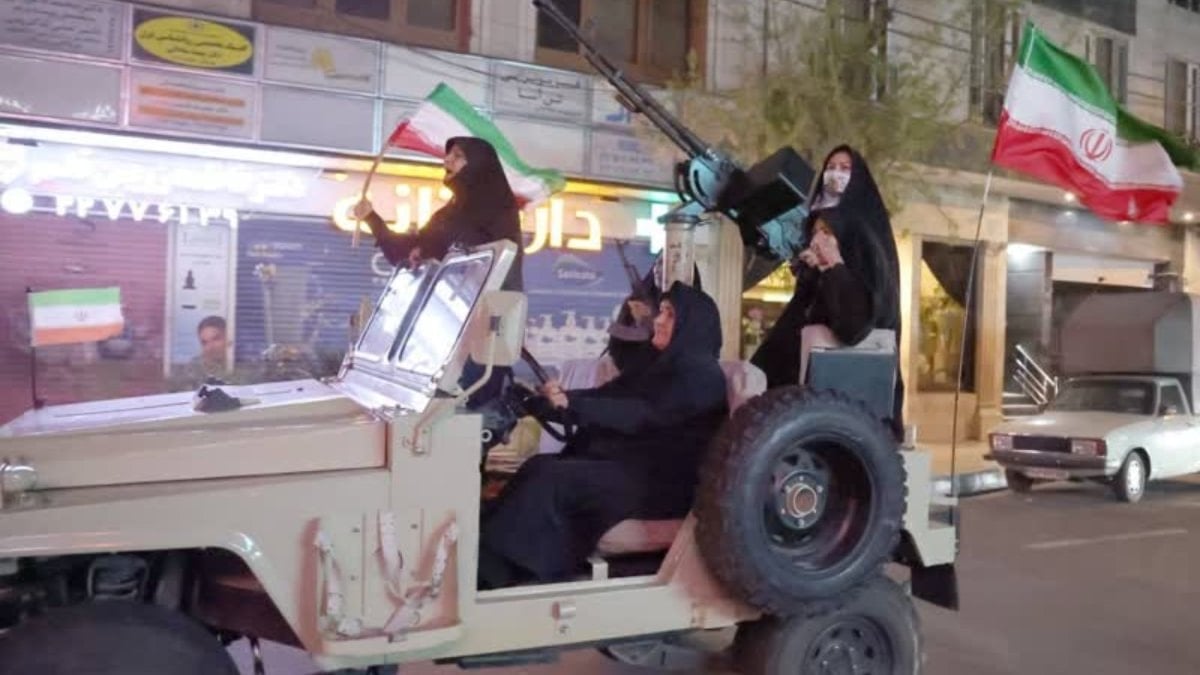 İranlı kadınlardan israil ve ABD'ye karşı gövde gösterisi