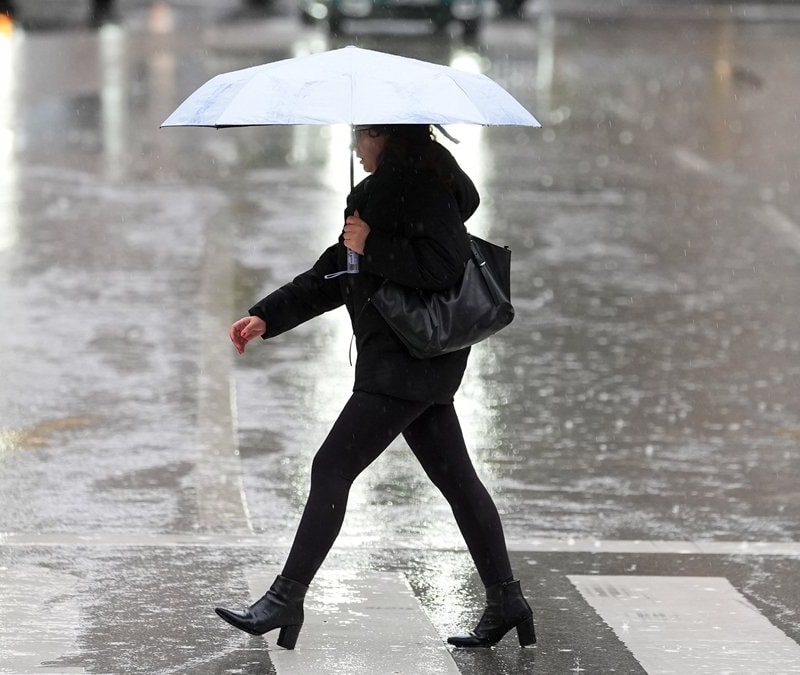Sıcaklıklar düşüşe geçiyor: Yağmurlu hava etkisini sürdürecek