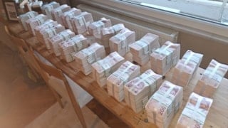 Üsküdar Belediyesi operasyonunda valizlerden balya balya paralar çıktı