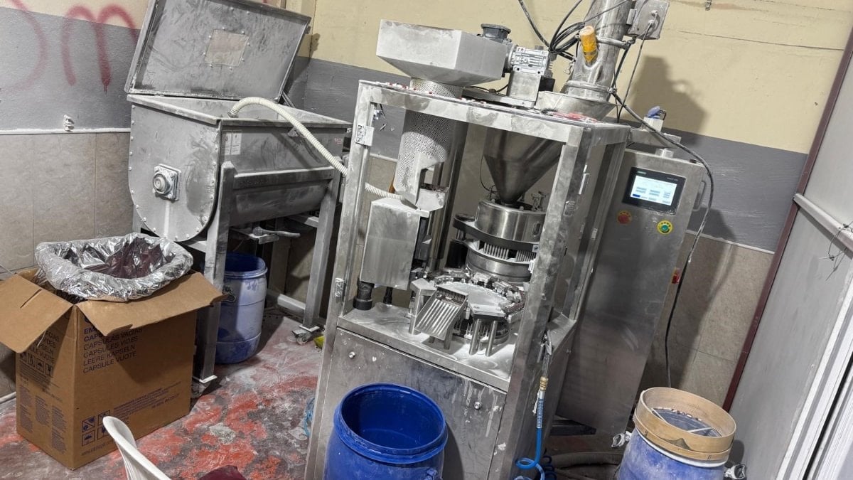 Adana'da ıslak mendil tesisi, uyuşturucu imalathanesi çıktı: 7 tutuklama