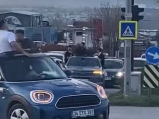 Bursa'da düğün konvoyu tehlike saçtı
