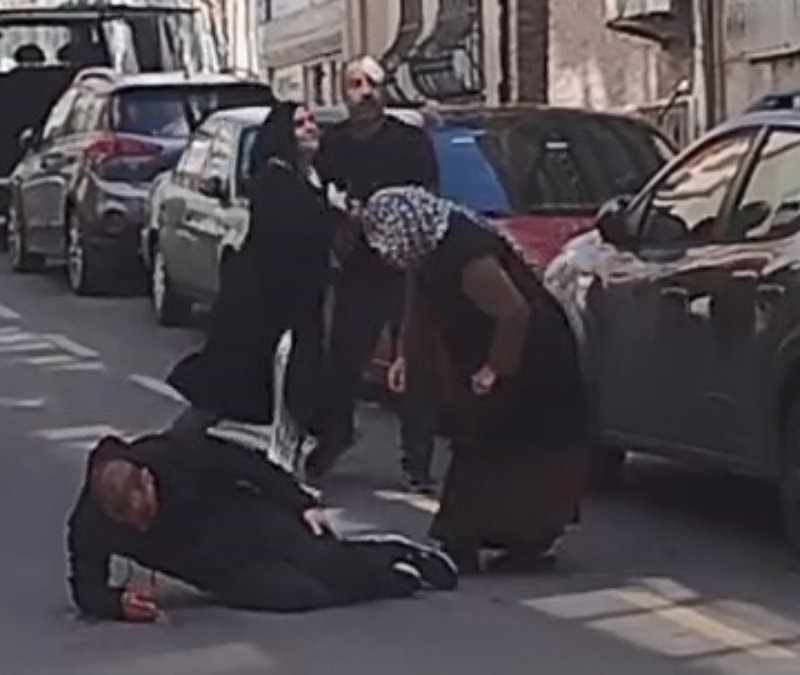 İstanbul'da boşanma aşamasındaki çiftin yakınları arasında silahlı kavga