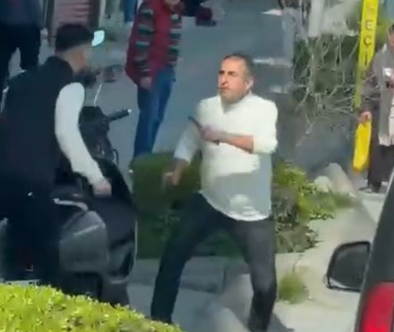 İstanbul'da yol verme kavgası kanlı bitti: Motosikletli sürücü bıçaklandı