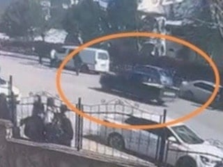 Bursa'da drift atan ehliyetsiz sürücü yayaya çarptı