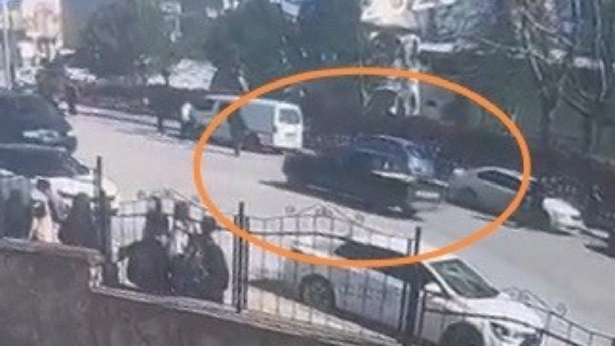 Bursa'da drift atan ehliyetsiz sürücü yayaya çarptı