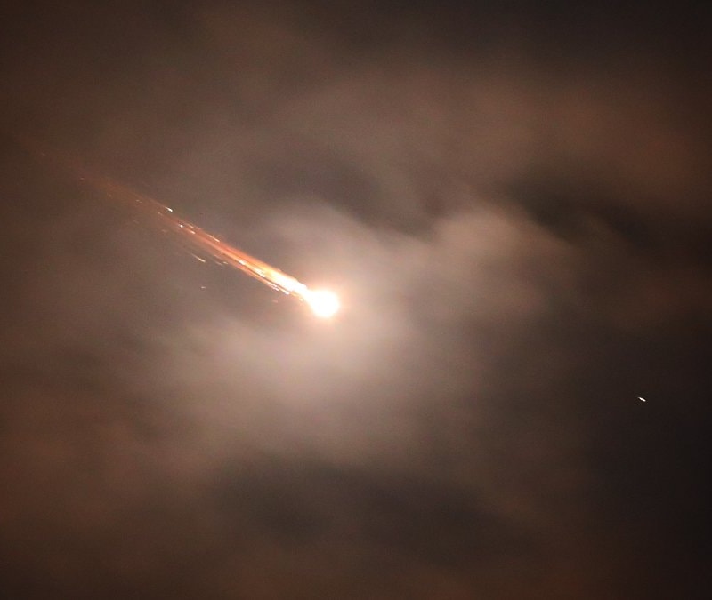 İran'ın İsrail'e attığı füzeler El Halil'den görüntülendi