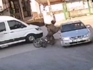 Sakarya'da otomobile çarpan motosikletin sürücüsü yaralandı