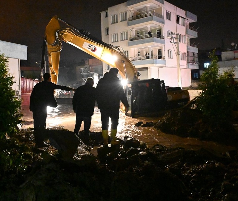 Osmaniye'de sele kapılan araçtaki 2 kişi can verdi