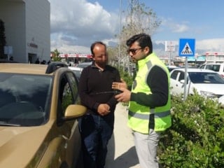 Hatay'da felçi annesini hatalı park yüzünden taşıyamadı