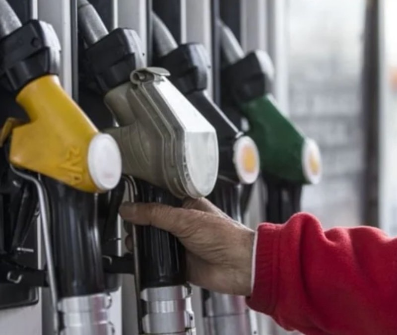 Benzin ve motorinde 10 liranın üzerinde indirim beklentisi