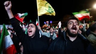 İran'da halk sokaklara akın etti: Zafer olarak kutladılar