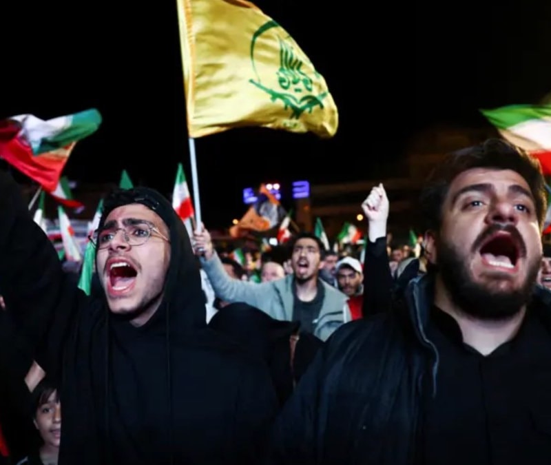 İran'da halk sokaklara akın etti: Zafer olarak kutladılar