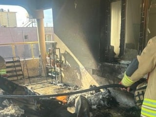 Hatay'da evin balkonundan yükselen alevler korkuttu